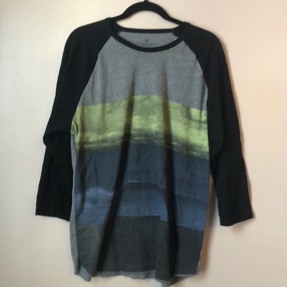 American Eagle, Size XL, Black and grey quarter sleeve graphic tee